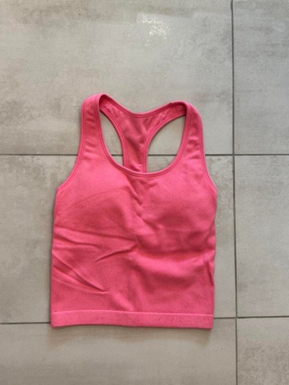 Seamless workout tank top in bright pink